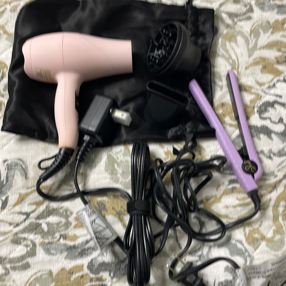 Travel hairblower & mini hair iron